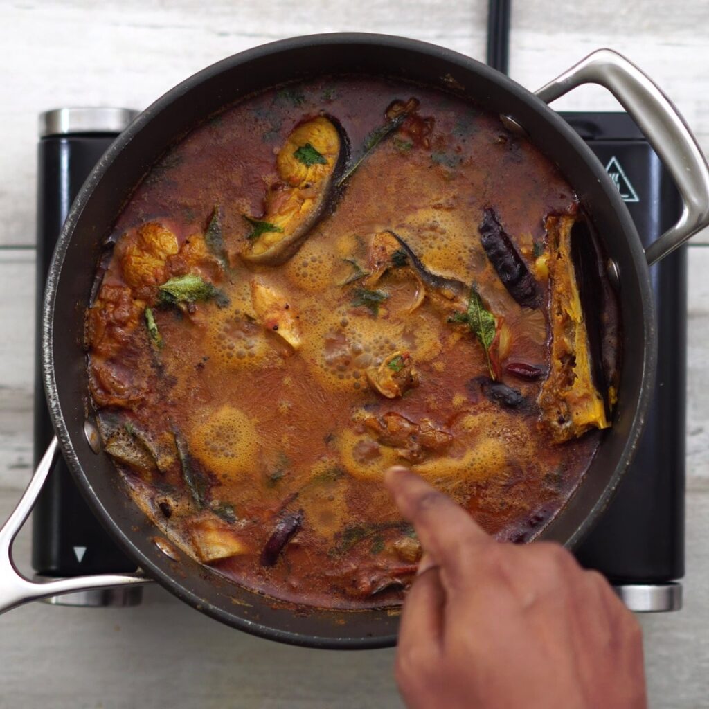 fish curry turns golden brown in color