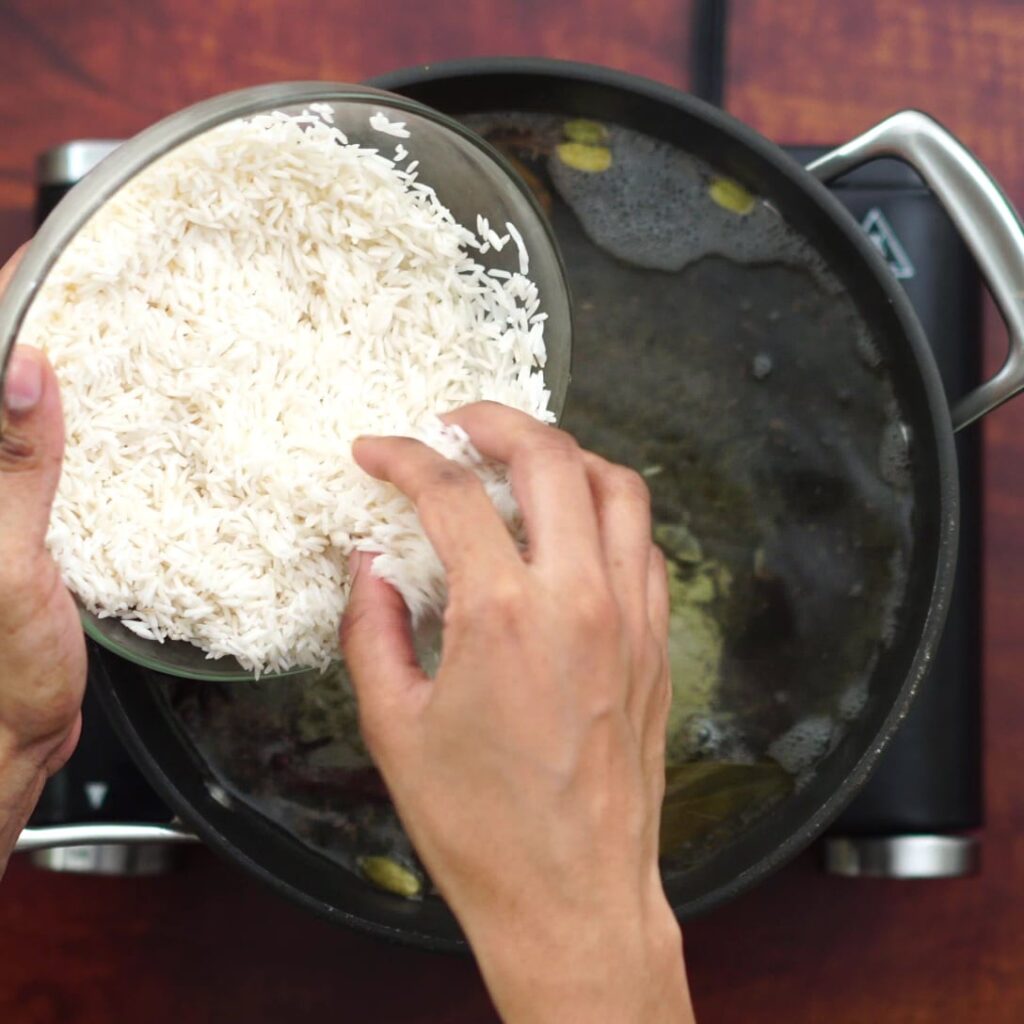 adding basmati rice in hot water