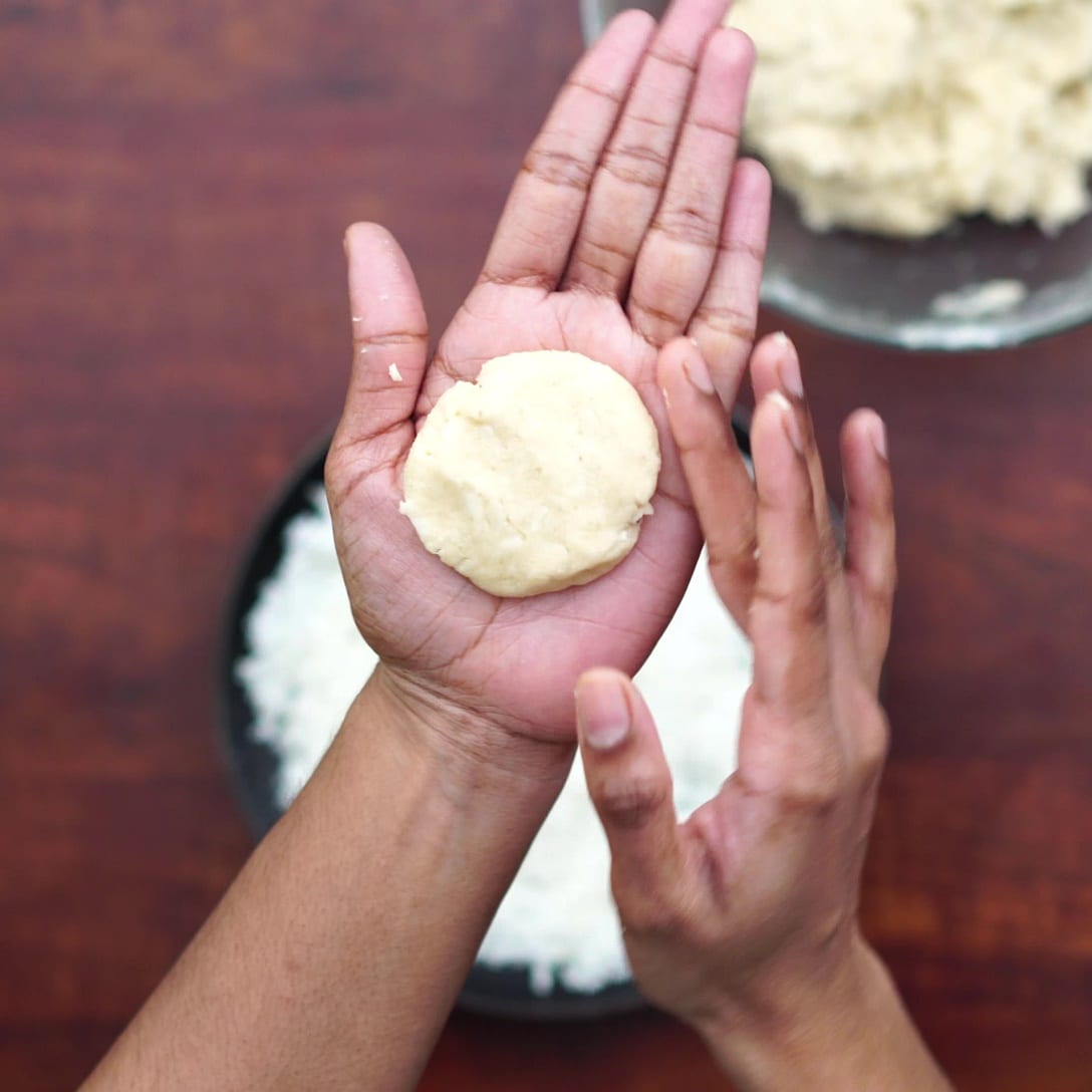 shaping dough to circular shape