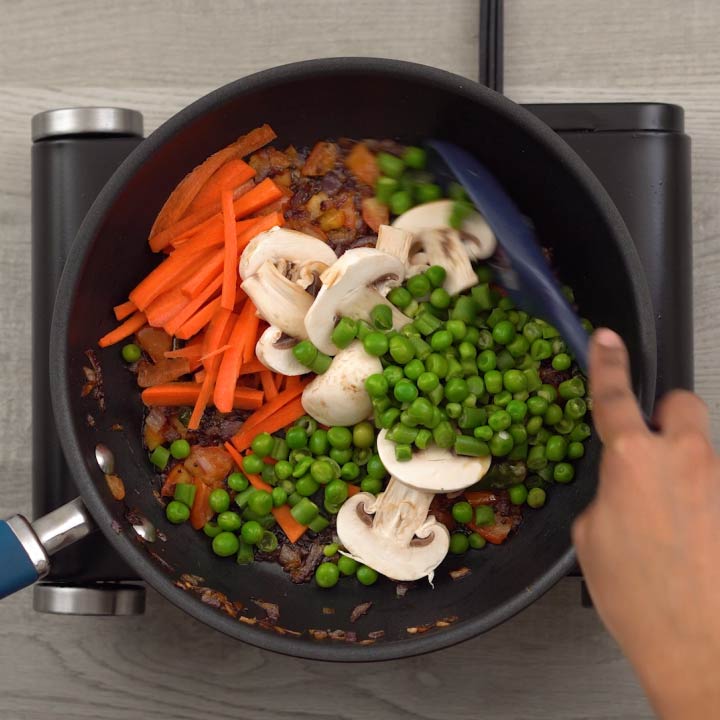 Stirring in all vegetables